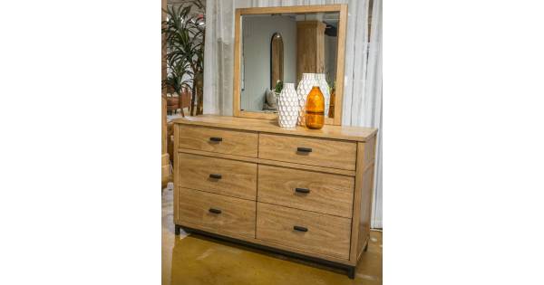 B622-31-36 Tomtyn Dresser + Mirror B622-31-36 Tomtyn Dresser + Mirror