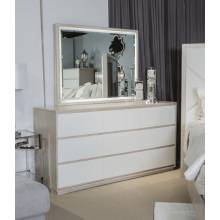 B950-31-36 Wendora Dresser + Mirror