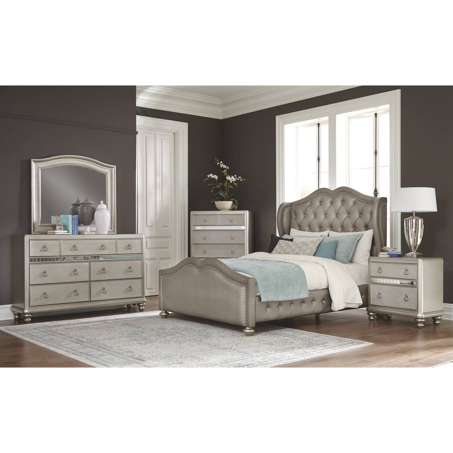 300824q S4 4pc Sets Queen Bed Mirror, Dresser And Chester Set