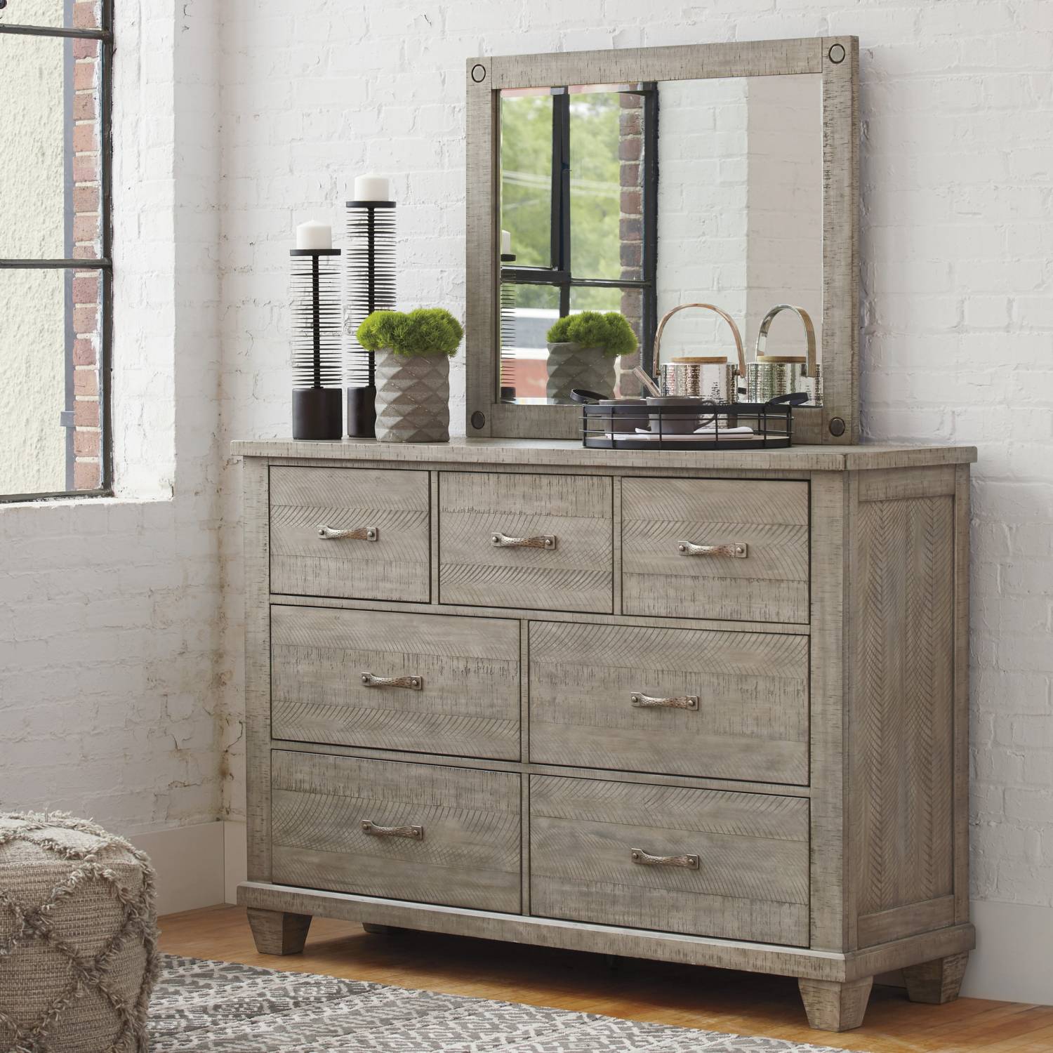 B639 Naydell Dresser Bedroom Mirror